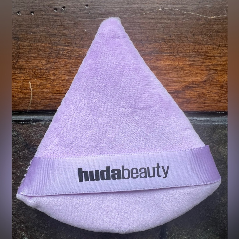NEW HUDA BEAUTY  X-LARGE Soft Lilac Makeup puff 💜